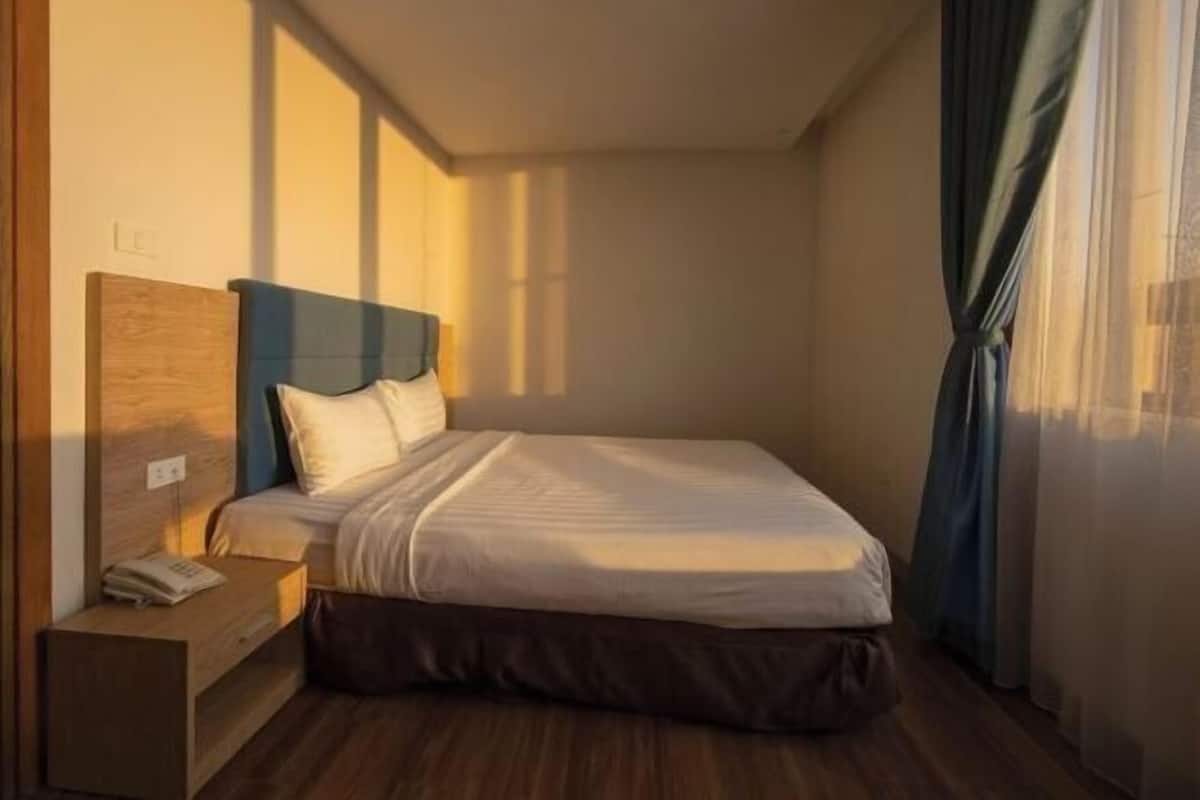 Minibar, desk, blackout curtains, soundproofing