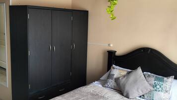 1 Schlafzimmer, Bügeleisen/Bügelbrett, kostenloses WLAN, Bettwäsche