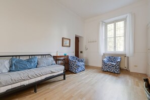 TV - Garibaldi & Isola District Functional Apartment (Milano)