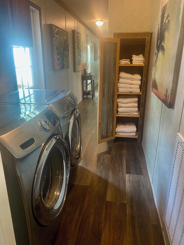 9-Guest+River Access+Dogs+powerisOn!