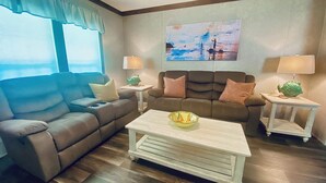 A living room with two sofas, a coffee table, and two lamps. - 9-Guest+River Access+Dogs+powerisOn! (Dunnellon)