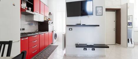 Refrigerador, microondas, horno, placa de cocina