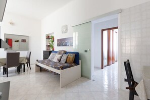 TV - Milan Cosy Apartment: Urban Comfort (Milano)