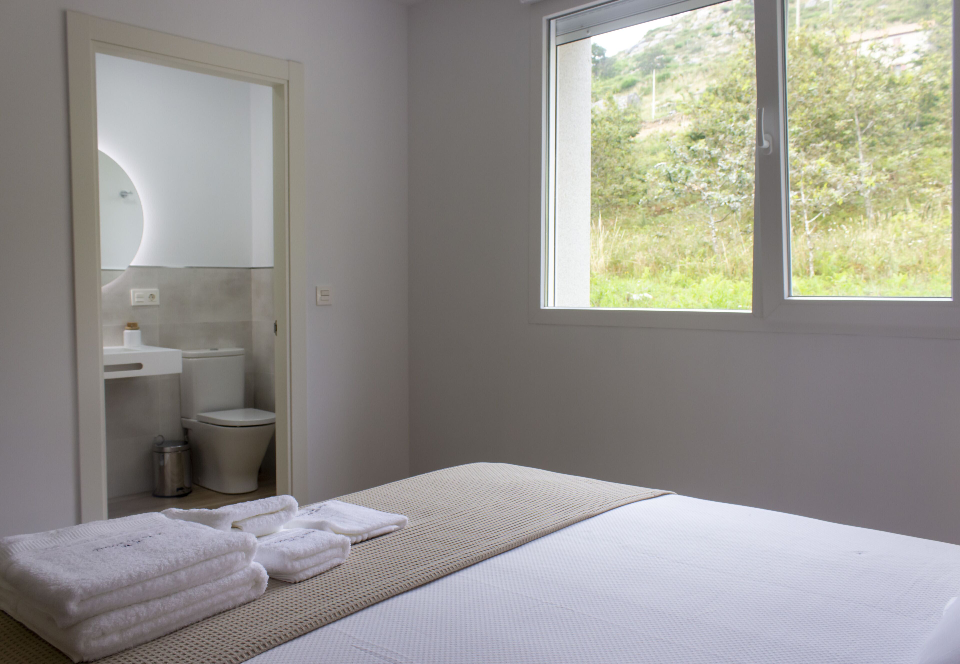 2 bedrooms, travel cot, WiFi