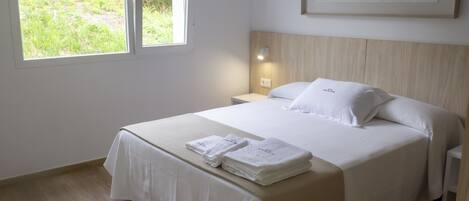 2 bedrooms, travel crib, WiFi