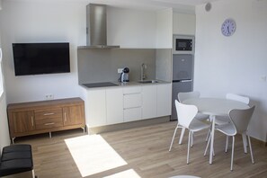 Kühlschrank, Mikrowelle, Toaster