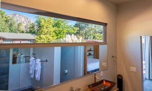 2 Schlafzimmer, Schreibtisch, Bügeleisen/Bügelbrett, kostenloses WLAN