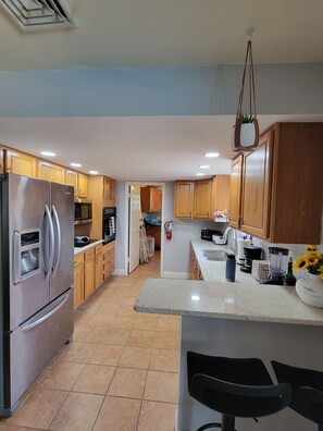 Refrigerador, microondas, horno, placa de cocina