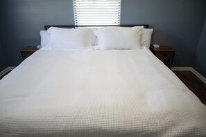 2 bedrooms, WiFi, bed sheets - Lakeside Escape (Andalusia)