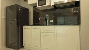 Basic Condo, Pool View | Private kitchenette