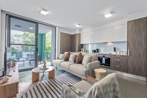 Decoración personalizada, muebles diferentes, cunas y wifi gratis