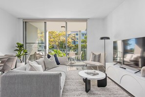 Apartment, 2 Bedrooms, Non Smoking, Balcony | Living area