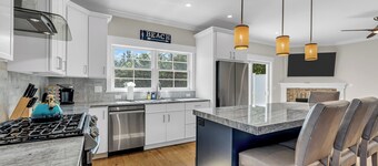 1 Block 2 Beach, Steps to Town, Linens/towels incl