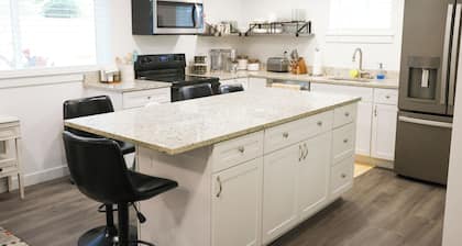 Provo 3-bedroom; new, fireplace, BBQ, AC, fast WiFi. Close to BYU, MTC, Sundance