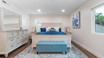 3 bedrooms, desk, iron/ironing board, WiFi