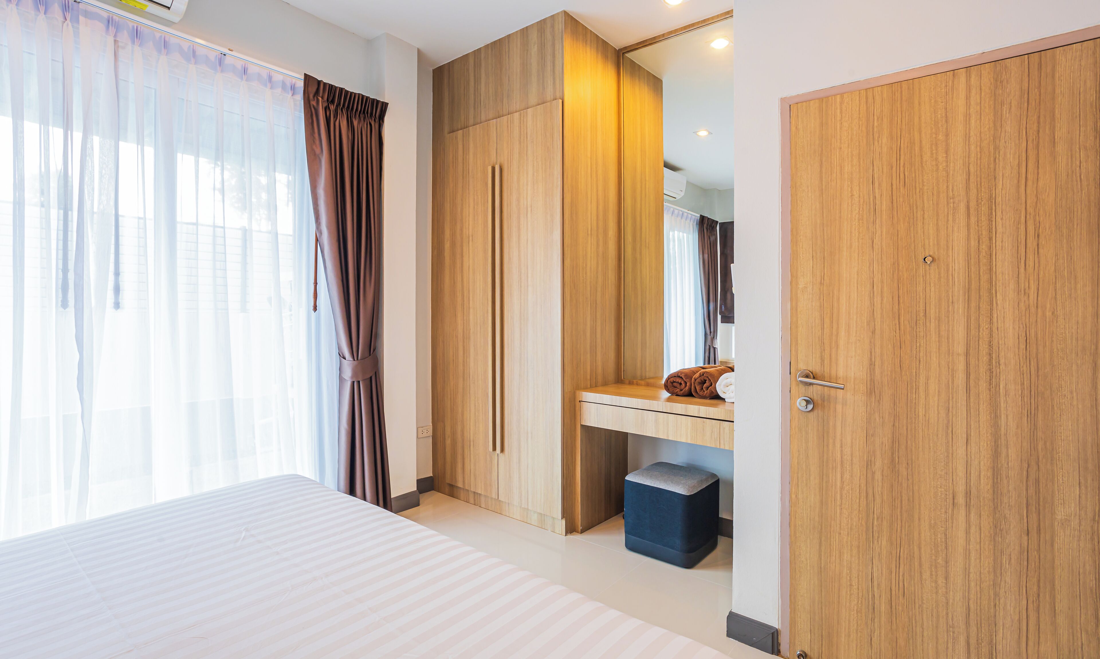 3 bedrooms, in-room safe, desk, iron/ironing board