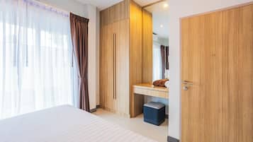 3 bedrooms, in-room safe, desk, iron/ironing board