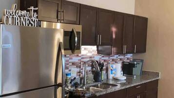 KĂŒhlschrank, Mikrowelle, Ofen, Herdplatte