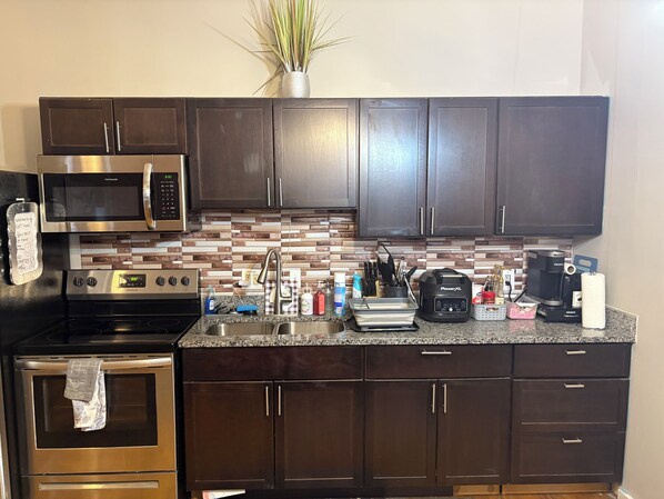 Køleskab, mikrobølgeovn, ovn, kogeplade