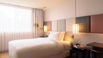 Kasen Double Room | Minibar, in-room safe, desk, blackout drapes