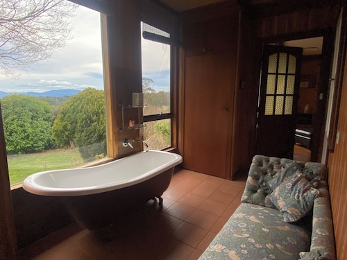 Cherry Haven farmhouse overlooking Yarra Valley