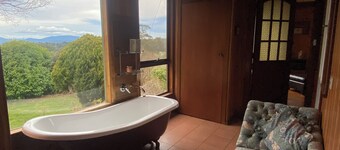 Cherry Haven farmhouse overlooking Yarra Valley