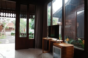 Deluxe Villa, Garden View | 1 bedroom, premium bedding, minibar, desk