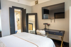 2 bedrooms, desk, iron/ironing board, free WiFi