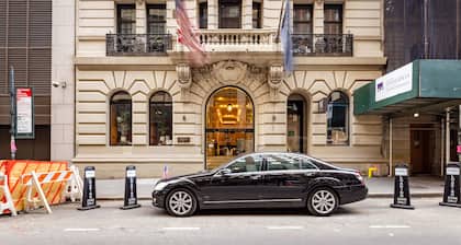 Charming 2-Bedroom Suite in Historic Mansfield Residence, Prime NYC Location