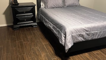 3 habitaciones, tabla de planchar con plancha, wifi y ropa de cama