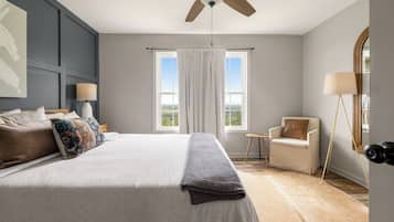 4 bedrooms, desk, iron/ironing board, WiFi