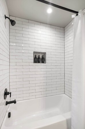 Dusche, Haartrockner, Shampoo
