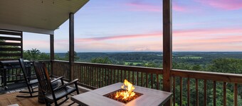 The Vue - Mountain Top hot tub overlooking the Shenandoah River