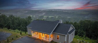 The VUE • Mountaintop 4BR • Hot Tub & Views