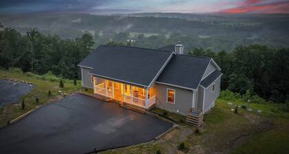 The VUE • Mountaintop 4BR • Hot Tub & Views