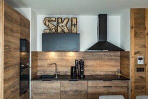 Fridge, oven, dishwasher, toaster