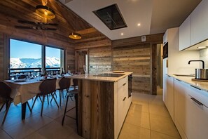 Fridge, oven, dishwasher, toaster