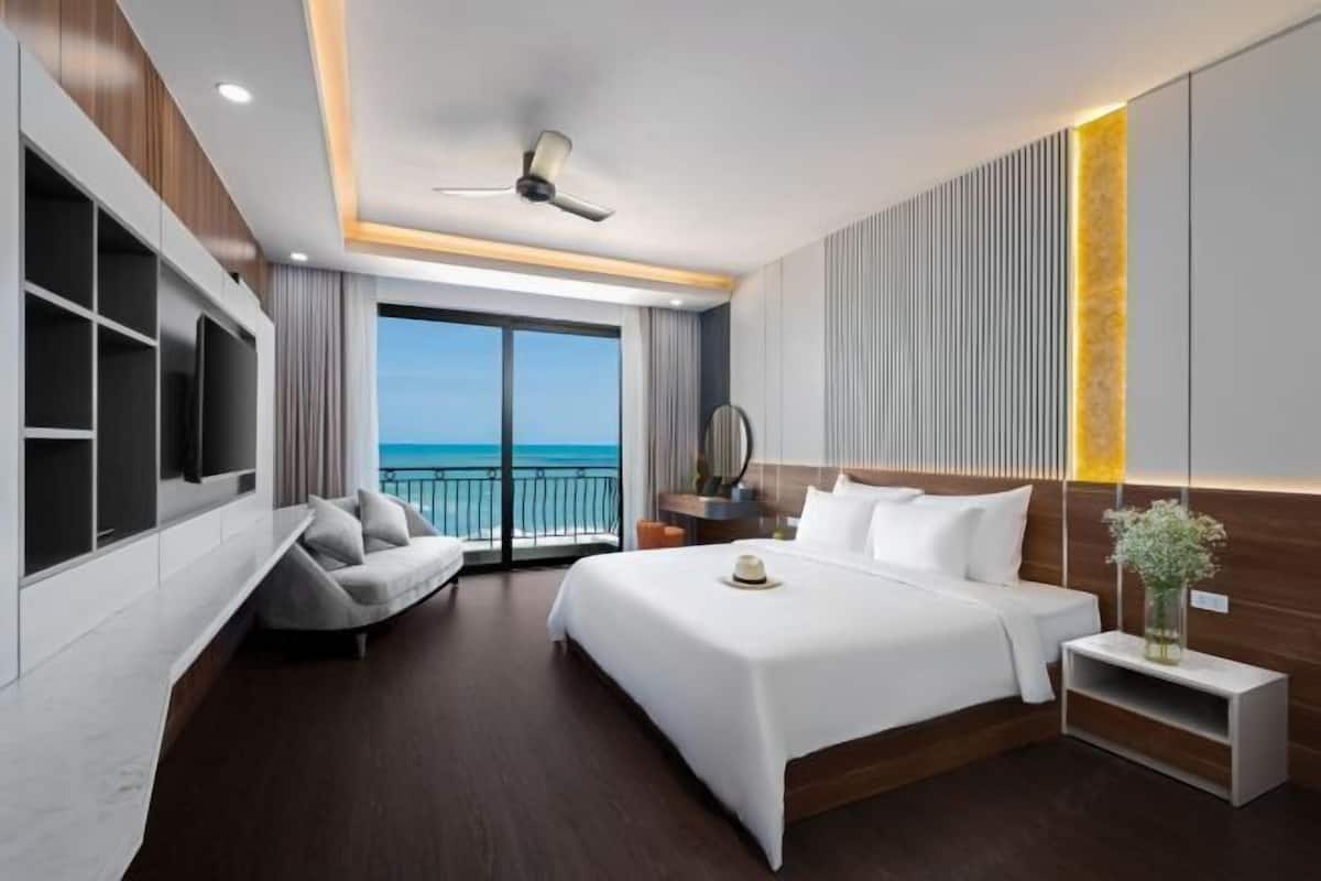 1 bedroom, minibar, desk, blackout drapes