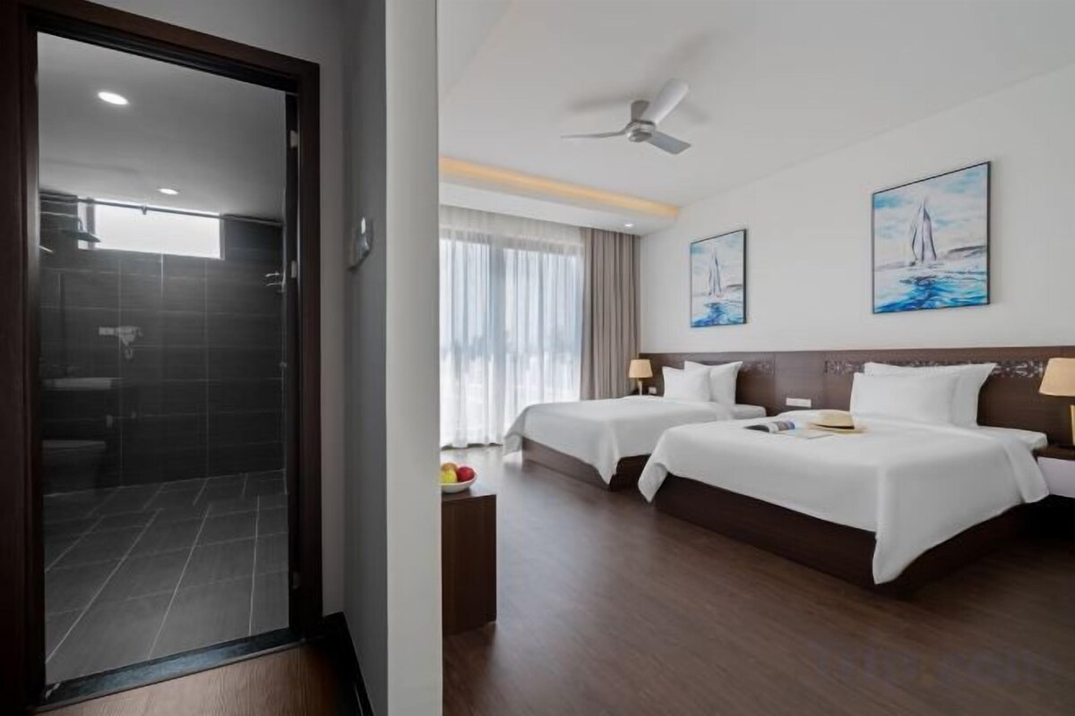 Minibar, desk, blackout curtains, soundproofing