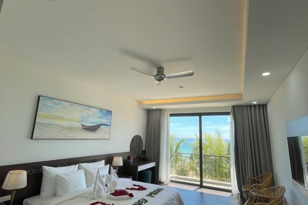 Minibar, desk, blackout curtains, soundproofing