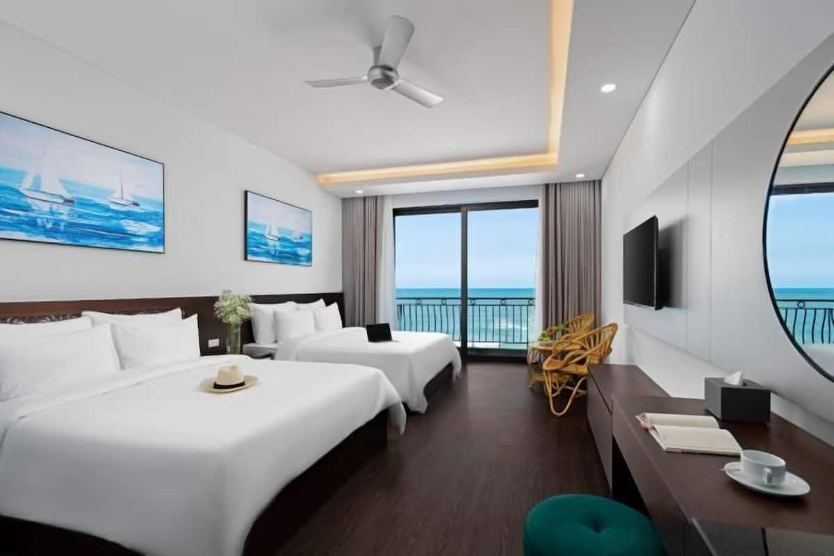 1 bedroom, minibar, desk, blackout drapes