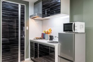 Comfort Quadruple Room | Private kitchenette | Electric kettle - rakuyado-hanazonokita (Osaka)