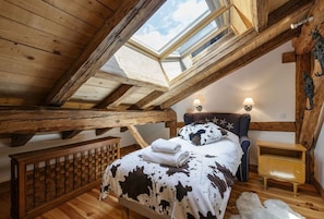 4 chambres, bureau, fer et planche à repasser, lit parapluie