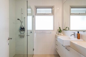 Shower, hair dryer, towels