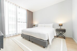 Perhehuone, 2 makuuhuonetta | Minibaari, tallelokero huoneessa, työpöytä