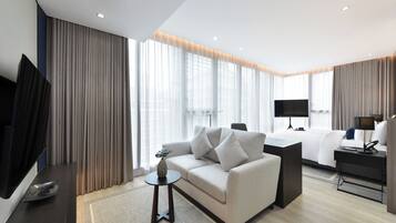 Quarto luxo, banheira | Frigobar, cofres nos quartos, escrivaninha