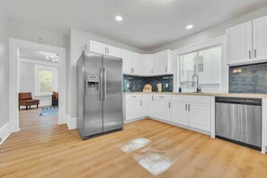 Interior - Spacious 3BR Near ATL Airport|Flight Crew Friendly (Atlanta)