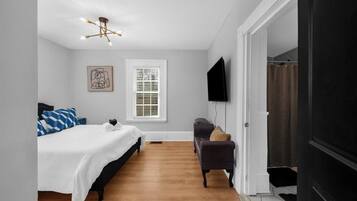 3 bedrooms, desk, free WiFi, bed sheets