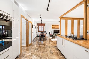 Comfort Apartment, City View | Private kitchen | Full-size fridge, microwave, oven, stovetop