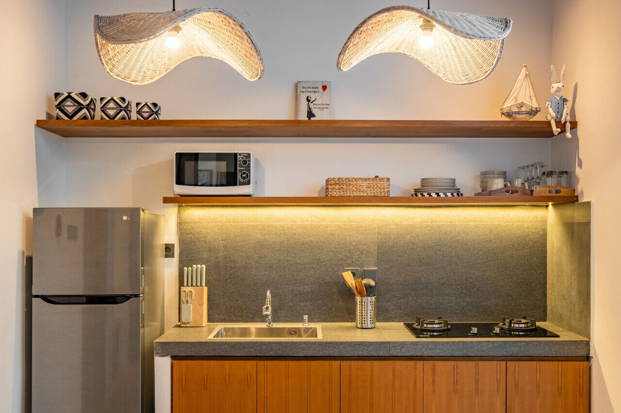 Fridge, microwave, stovetop, cookware/dishes/utensils